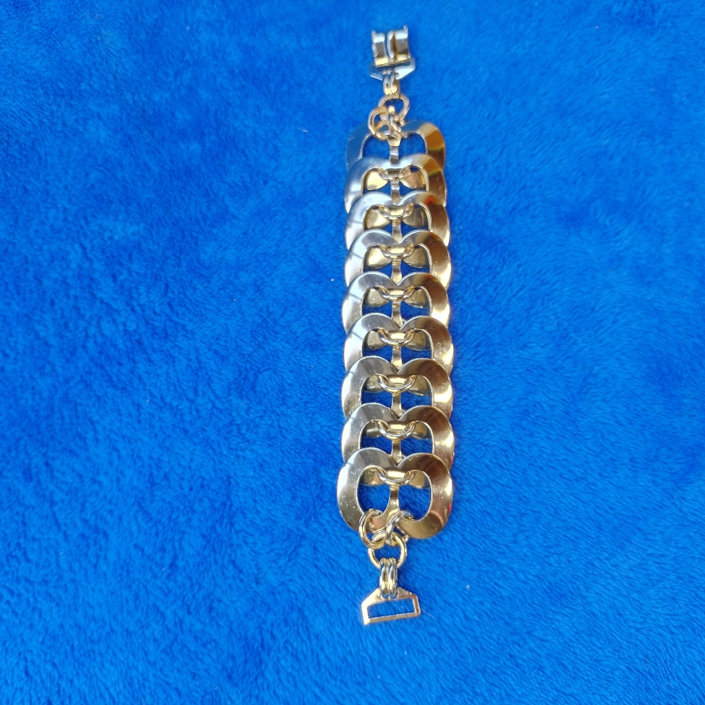 Vintage Germany Signed Gold Toned Infinity Eight Link Fod Over Clasp Bracelet 15$